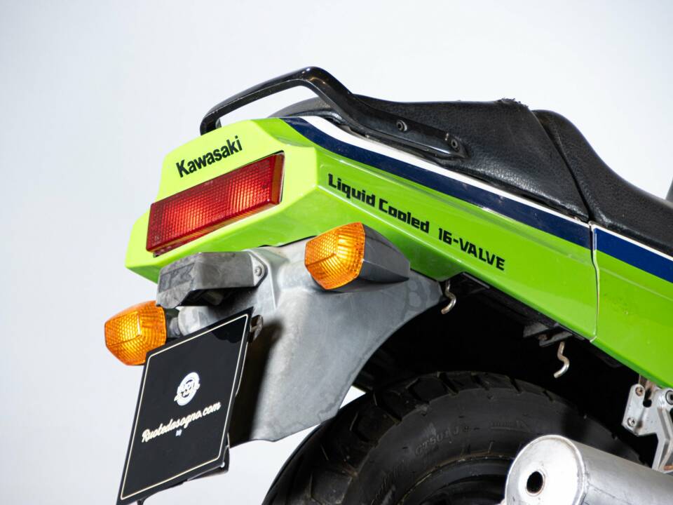 Image 11/36 of Kawasaki GPZ 600 R (1985)