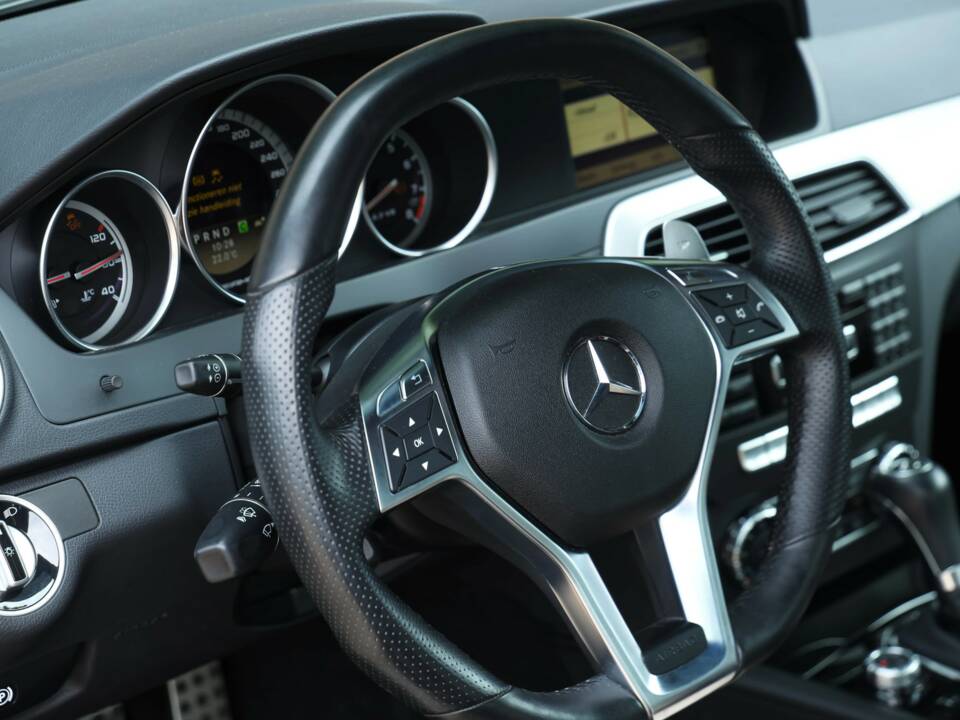 Image 48/50 of Mercedes-Benz C 63 AMG (2012)