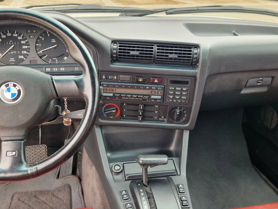Immagine 14/19 di BMW 325i (1987)