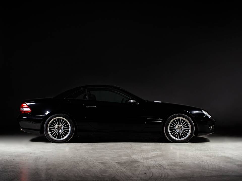 Image 2/36 of Mercedes-Benz SL 500 (2006)