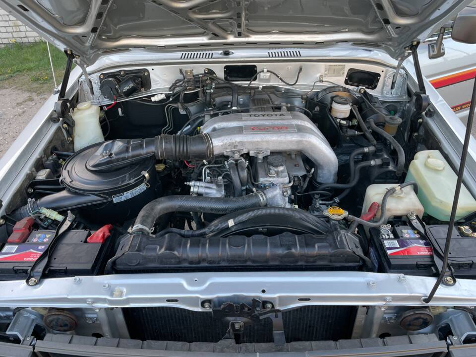 Image 94/100 of Toyota Land Cruiser HJ61 GX (1987)