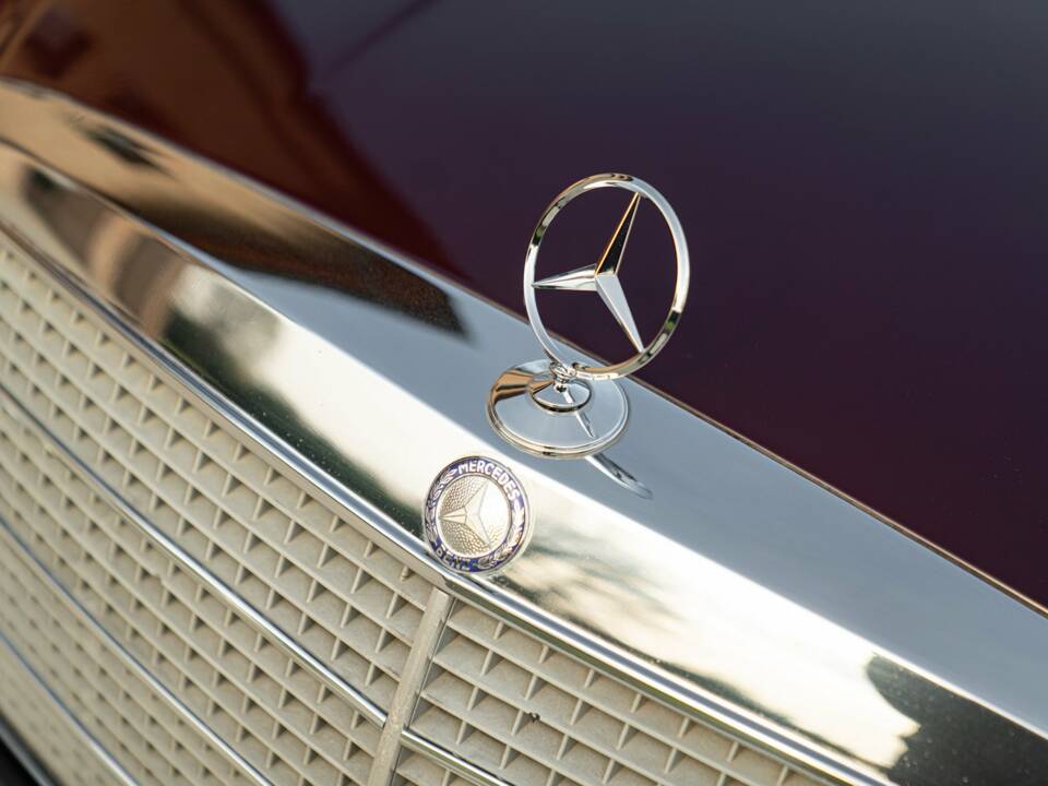 Image 25/50 of Mercedes-Benz 280 SE (1973)