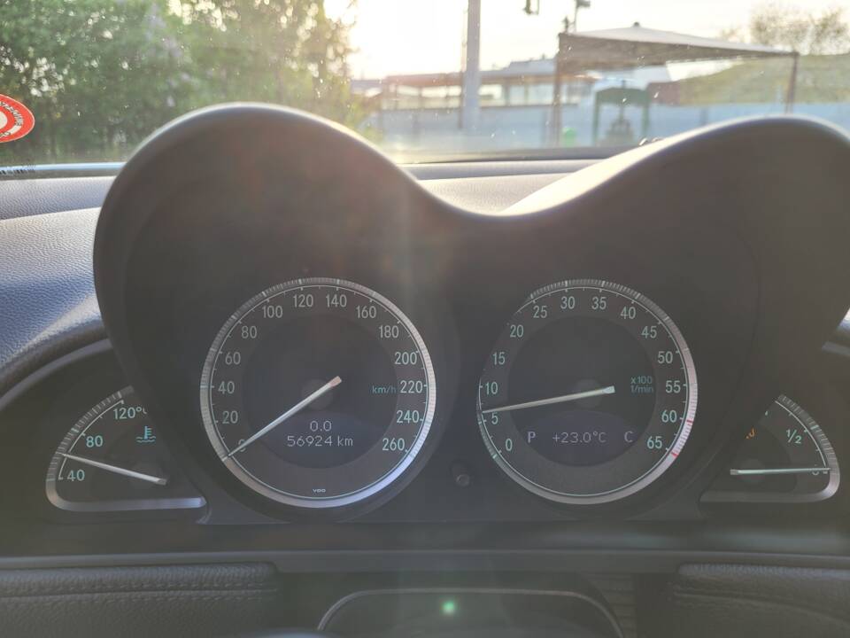 Bild 59/97 von Mercedes-Benz SL 500 (2004)