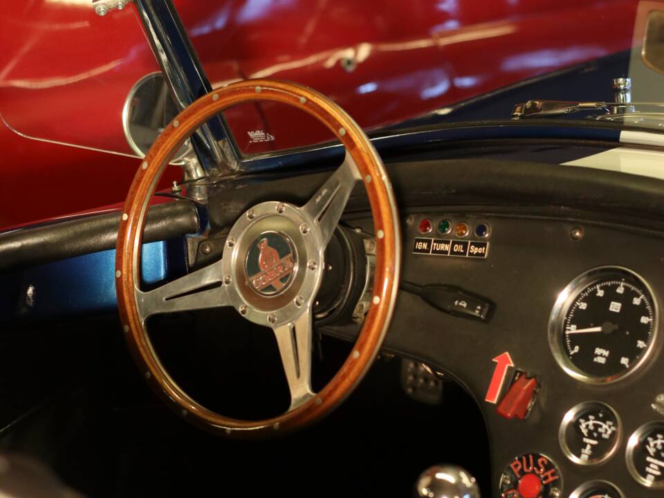 Image 44/57 of AC Cobra 427 (1965)