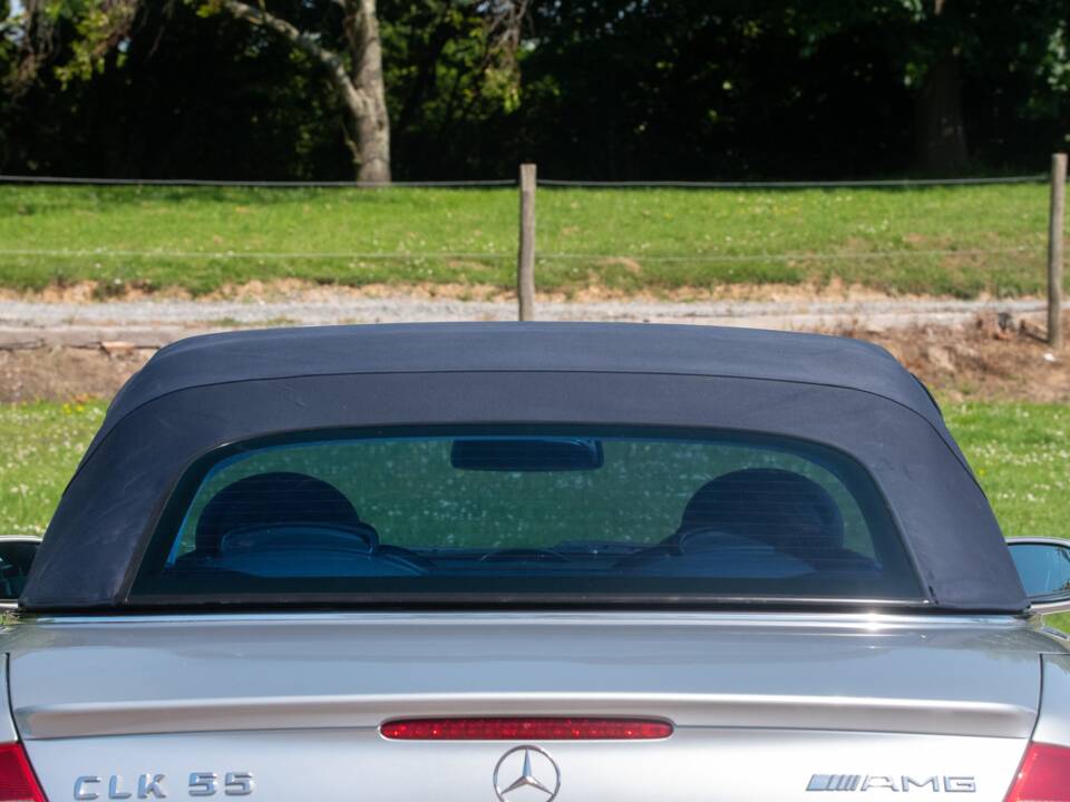 Image 34/50 of Mercedes-Benz CLK 55 AMG (2003)