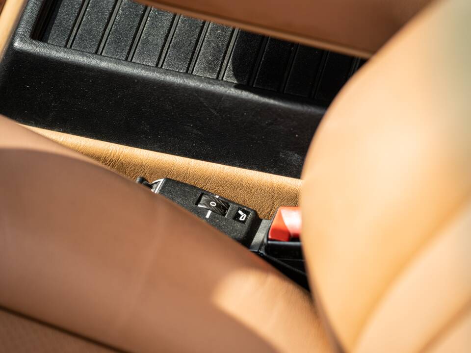 Bild 25/76 von Mercedes-Benz 500 SEL (1985)
