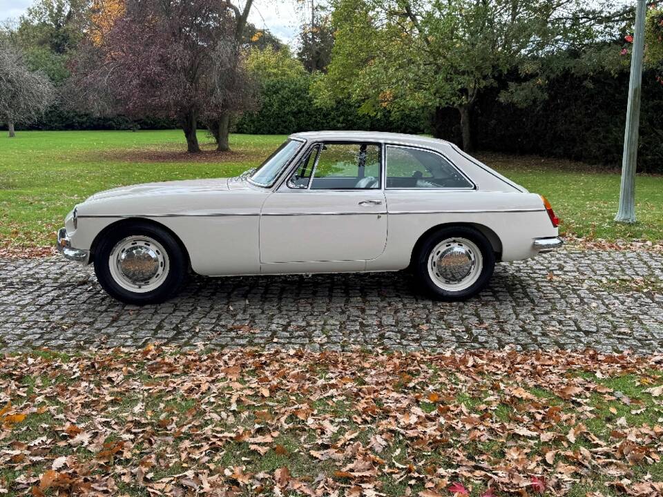 Bild 4/30 von MG MGC GT (1969)