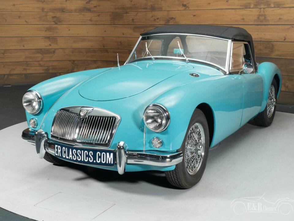 Image 3/19 of MG MGA 1500 (1958)