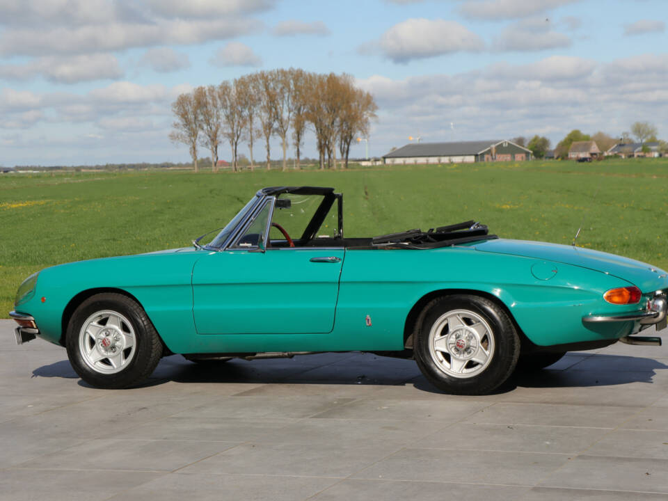 Image 29/50 of Alfa Romeo 1750 Spider Veloce (1969)