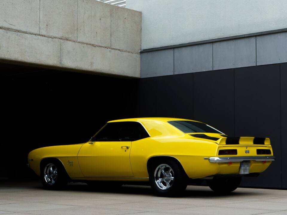 Image 2/6 of Chevrolet Camaro SS (1969)