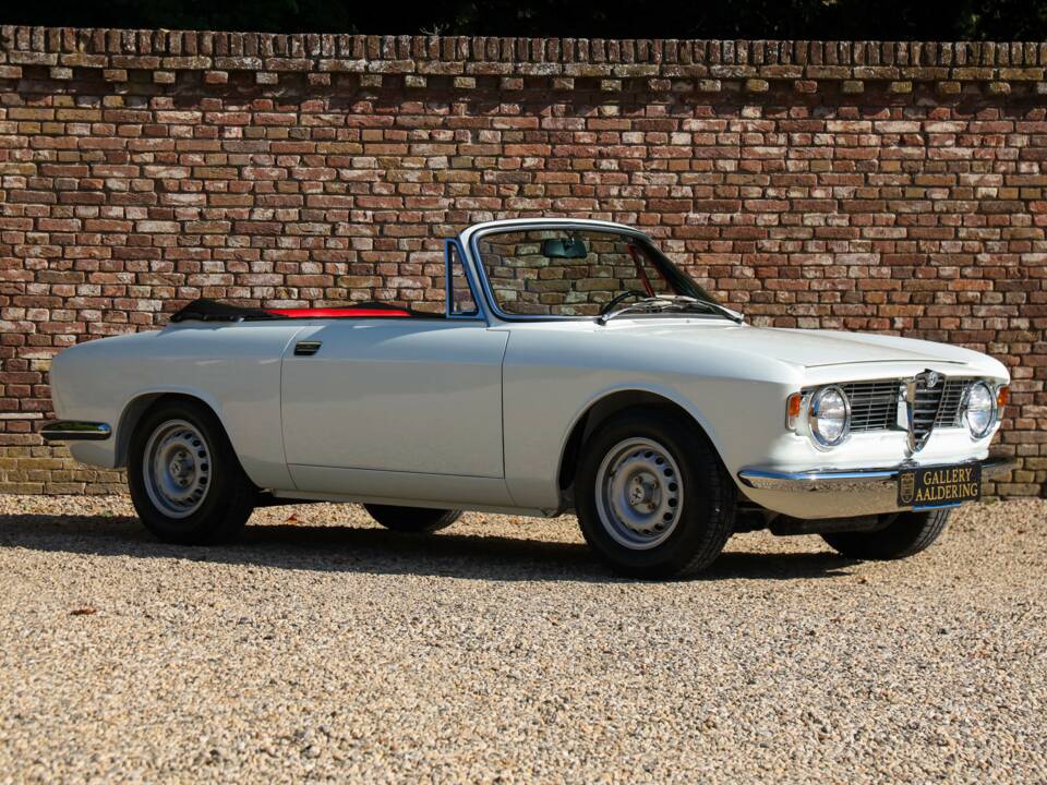 Image 16/50 of Alfa Romeo Giulia 1600 GTC (1966)
