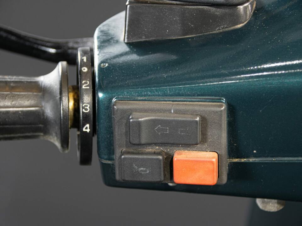 Bild 13/50 von Piaggio Vespa Cosa 150 (1990)