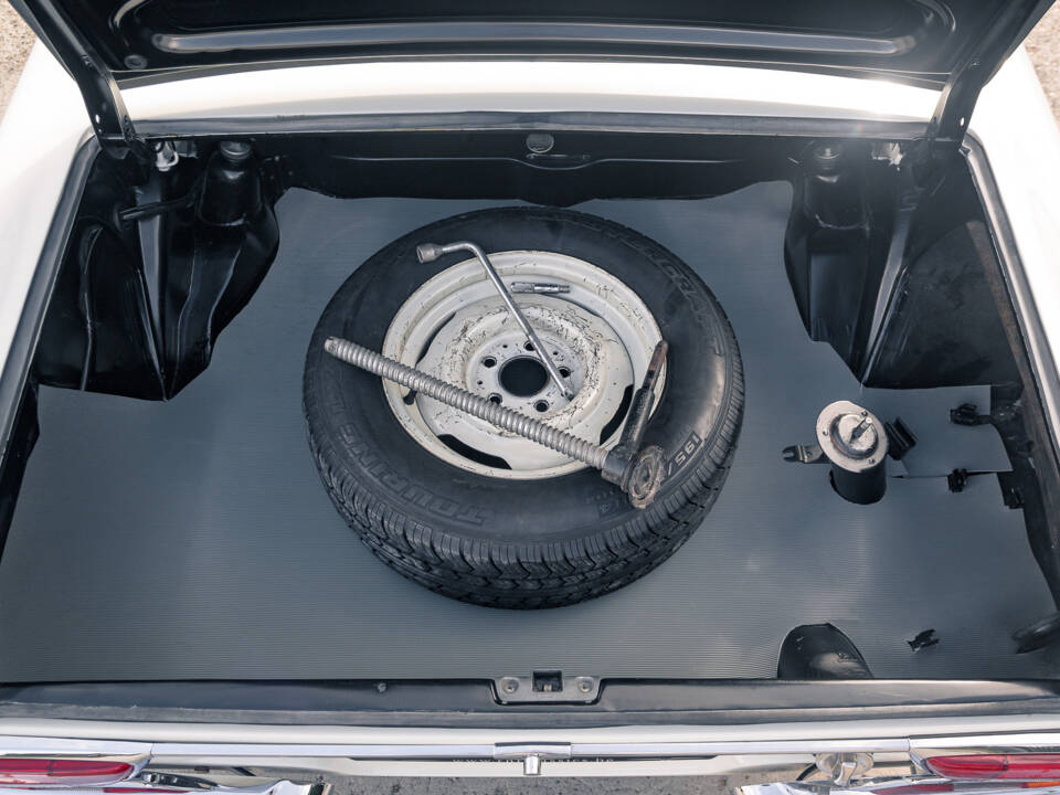 Image 59/60 of Mercedes-Benz 230 SL (1967)