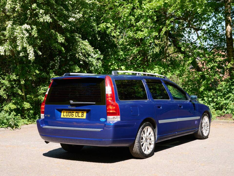 Image 11/50 of Volvo V 70 2.4 (2006)