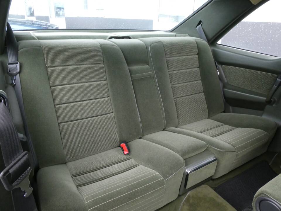 Image 14/23 of Mercedes-Benz 380 SEC (1982)