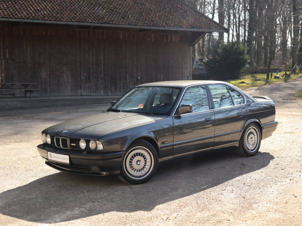 Afbeelding 4/97 van BMW M5 (1989)