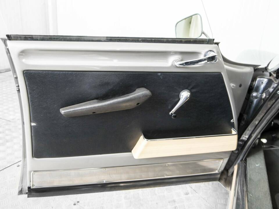 Image 37/50 of Citroën D Spécial (1971)