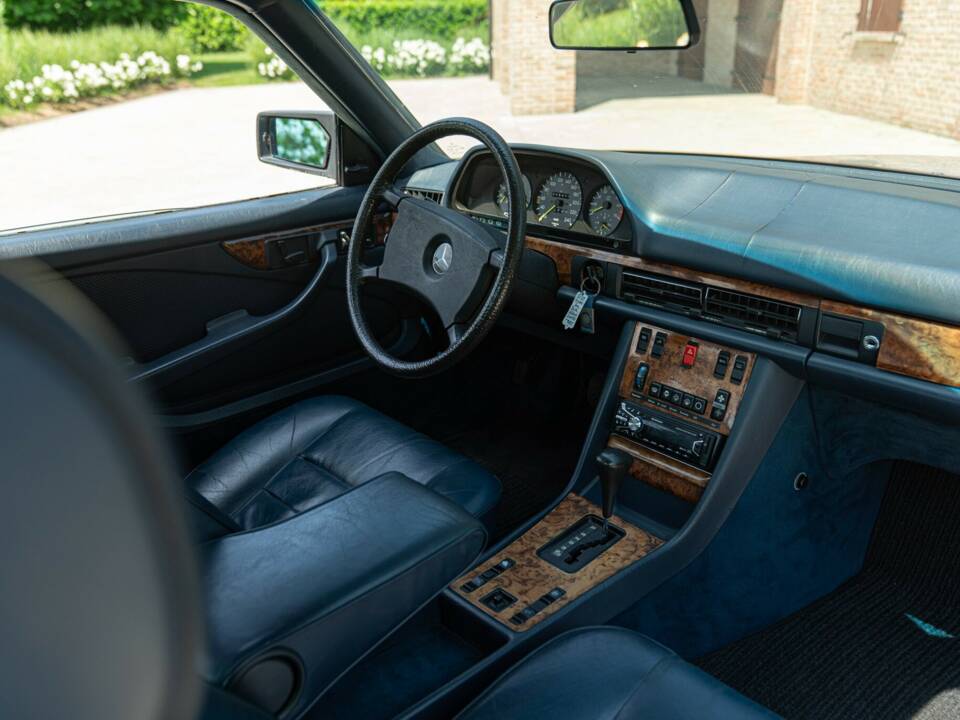 Obraz 29/50 pojazdu Mercedes-Benz 380 SEC (1982)