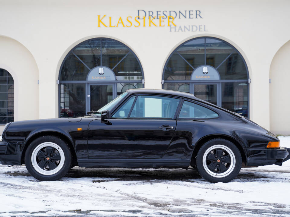 Image 3/27 of Porsche 911 Carrera 3.2 (1985)