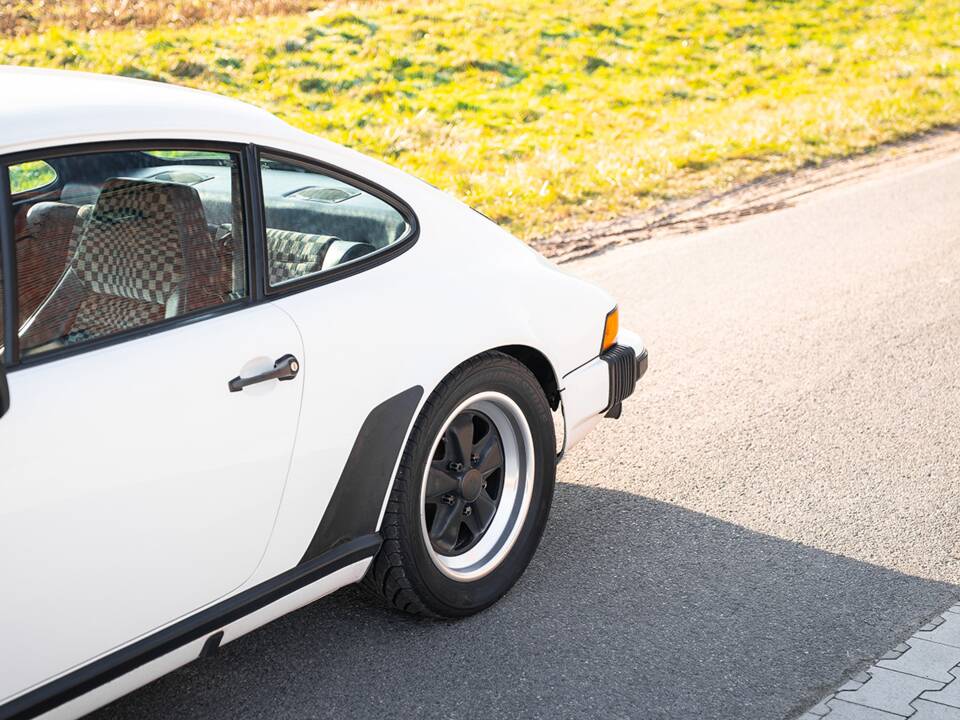 Image 15/36 of Porsche 911 Carrera 3.2 (1984)