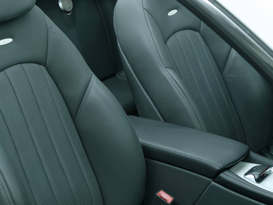 Image 43/50 of Mercedes-Benz SL 55 AMG (2003)