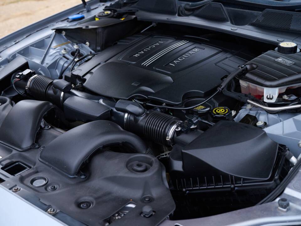Bild 5/50 von Jaguar XJ 5.0 (2010)