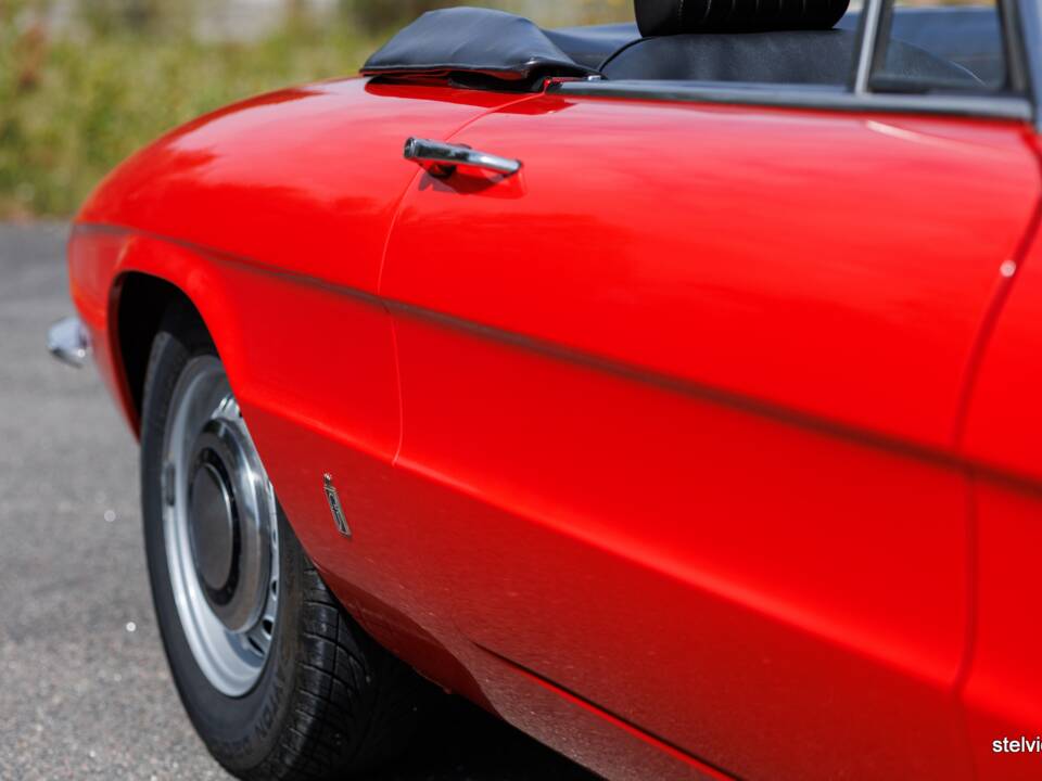 Image 22/44 of Alfa Romeo 1750 Spider Veloce (1969)