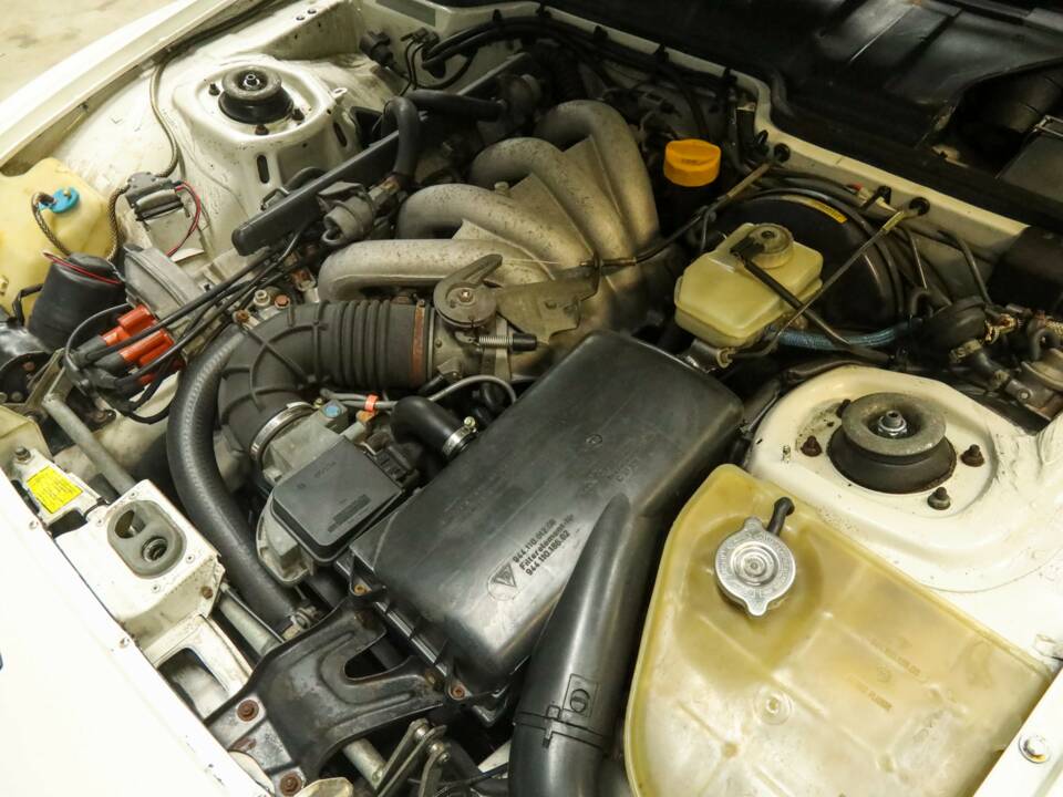 Obraz 50/50 pojazdu Porsche 944 (1986)