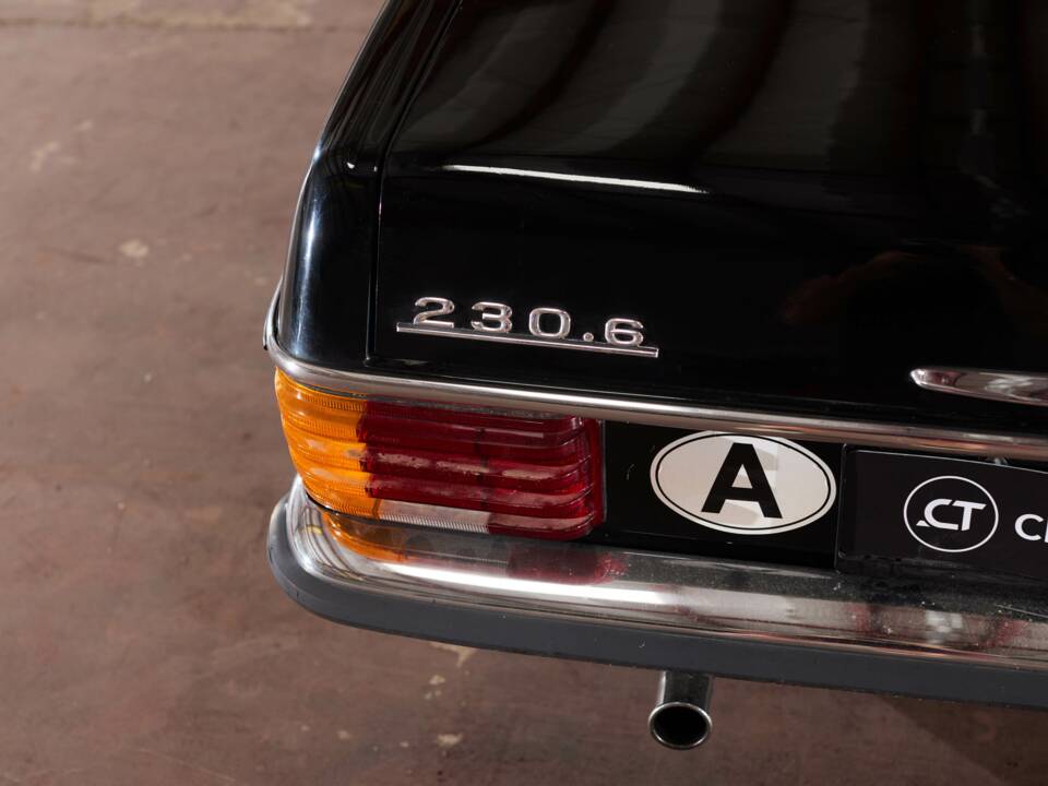 Image 16/64 of Mercedes-Benz 230/6 LWB (1976)