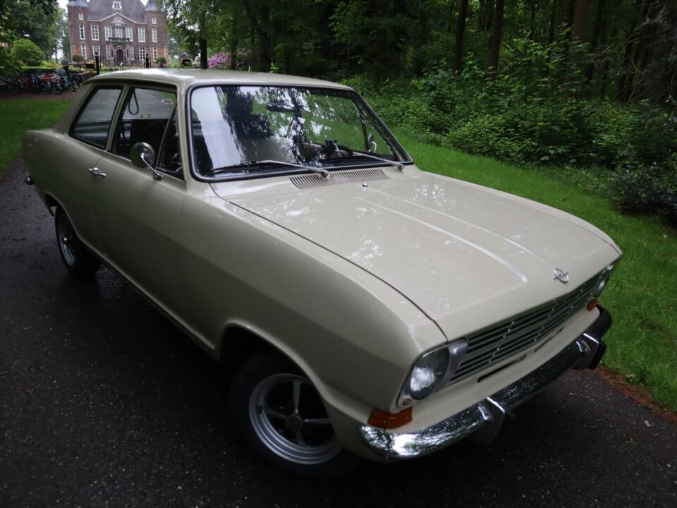 Bild 30/55 von Opel Kadett 1,1 S (1971)