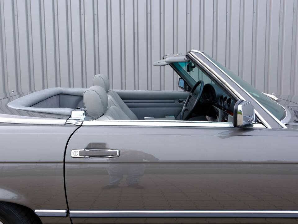 Image 14/97 de Mercedes-Benz 560 SL (1987)