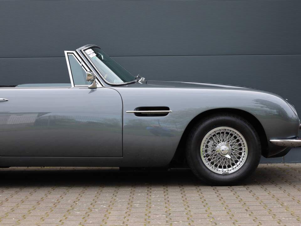 Immagine 21/24 di Aston Martin DB 6 Volante (1967)