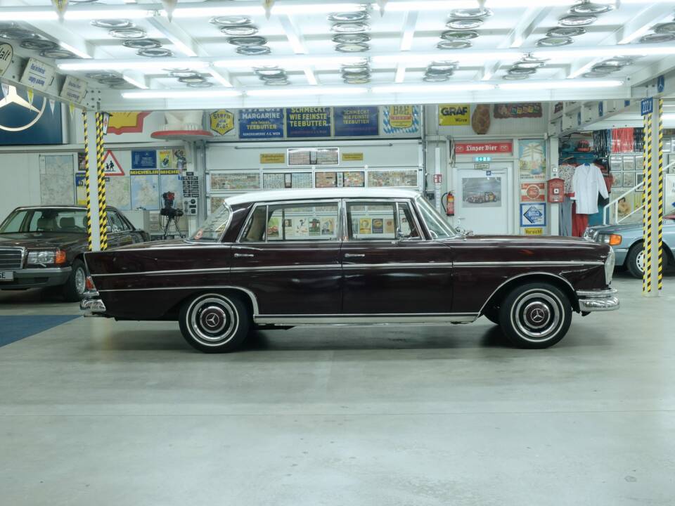 Image 14/50 of Mercedes-Benz 300 SE lang (1965)