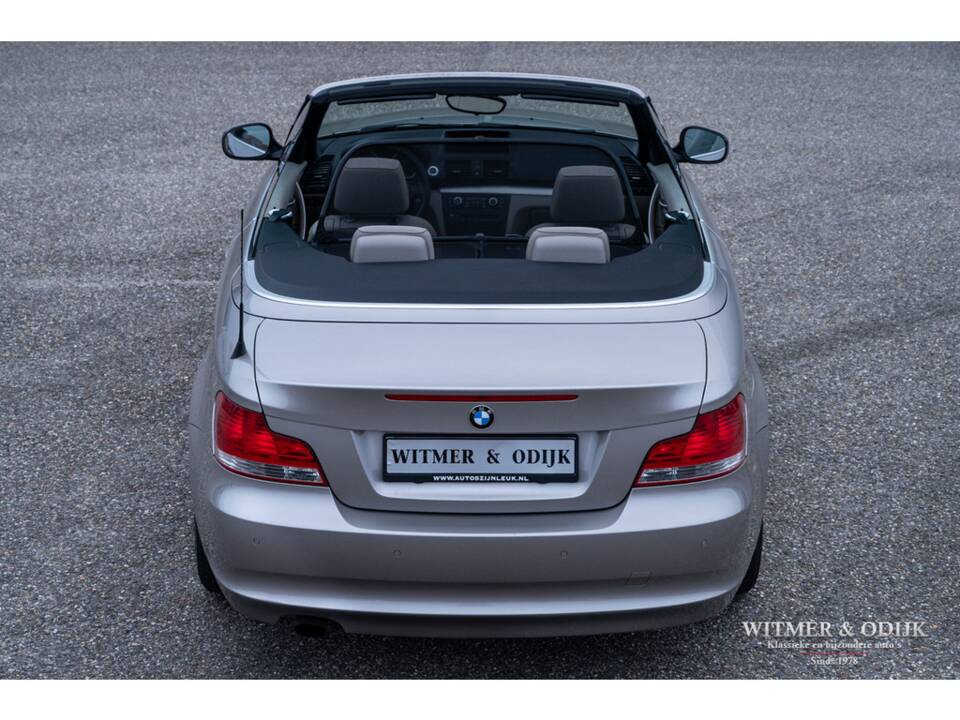 Image 25/33 de BMW 118i (2010)