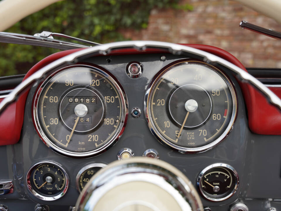 Image 43/50 of Mercedes-Benz 190 SL (1957)
