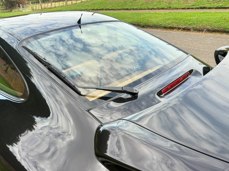 Image 21/30 of Porsche 911 Carrera 4 &quot;Millenium-Edition&quot; (2000)