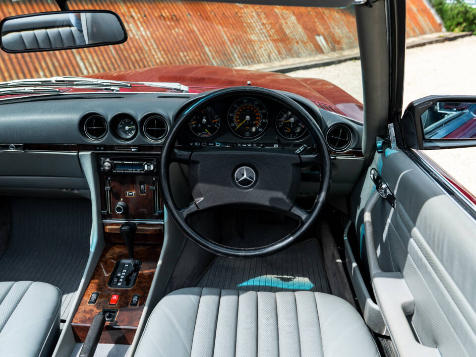 Immagine 29/36 di Mercedes-Benz 300 SL (1989)