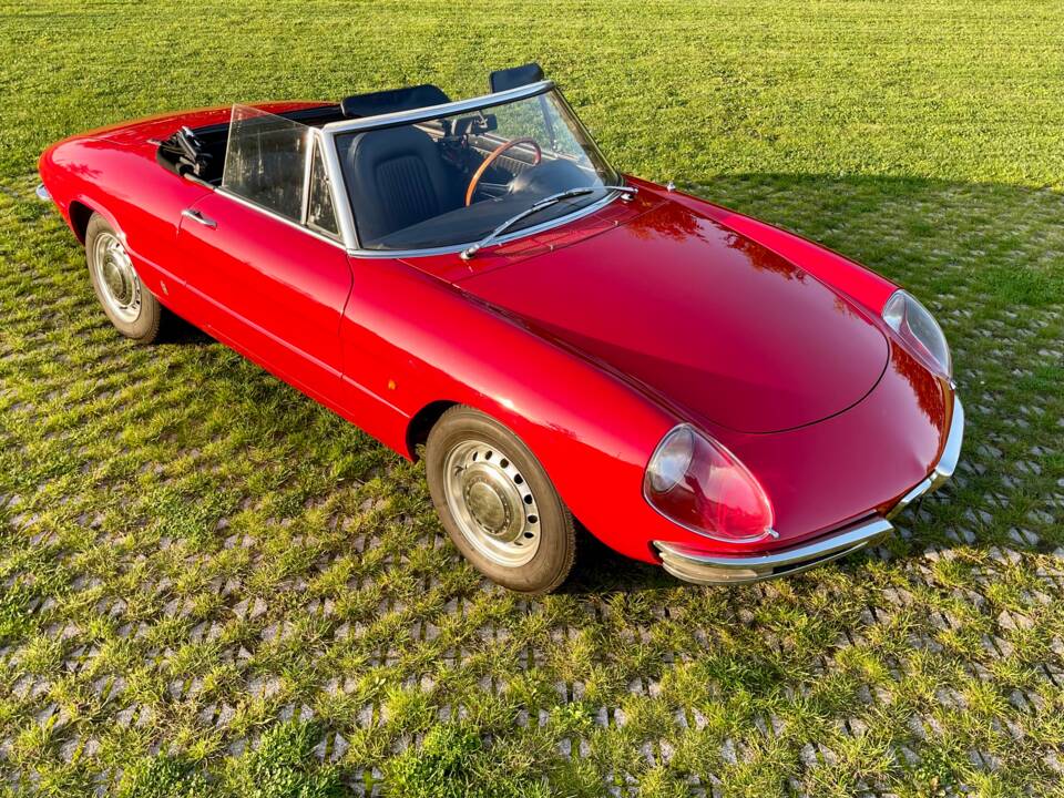 Image 14/28 of Alfa Romeo 1750 Spider Veloce (1968)