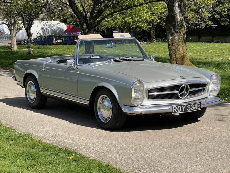 Image 1/15 of Mercedes-Benz 230 SL (1967)