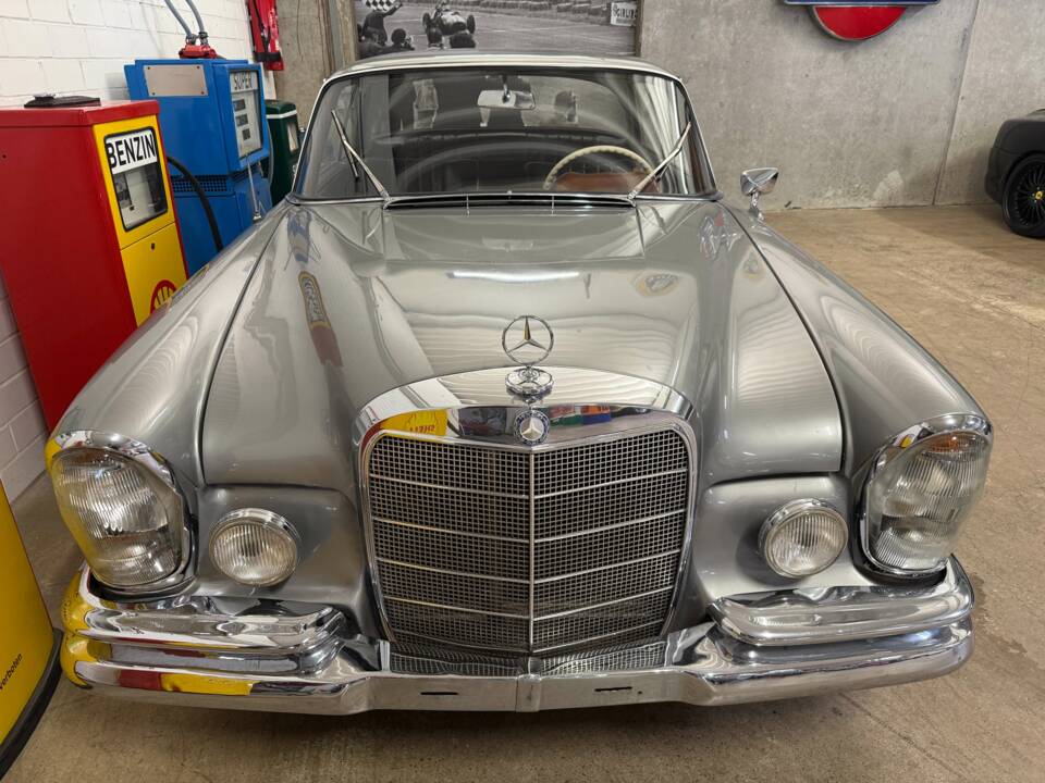 Image 4/18 of Mercedes-Benz 250 SE (1967)