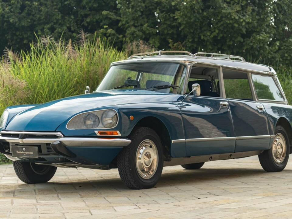 Bild 9/50 von Citroën DS 23 Break (1973)