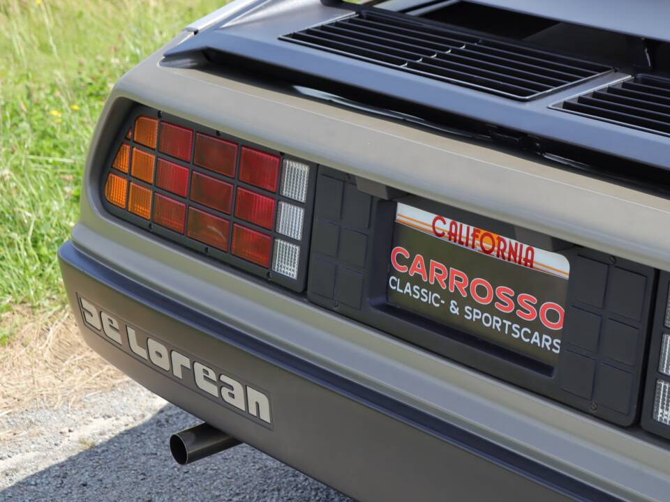 Image 35/49 of DeLorean DMC-12 (1981)