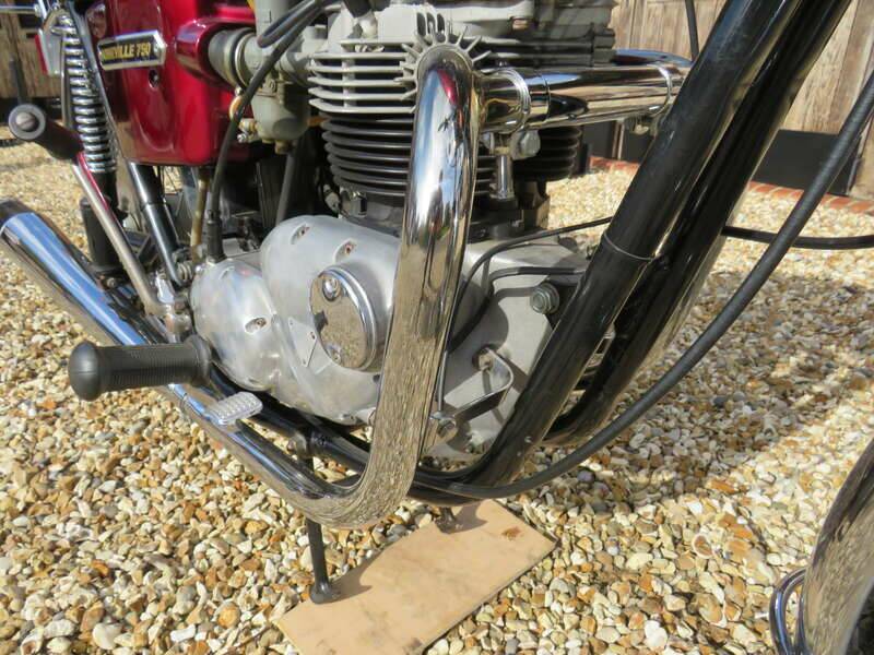 Image 19/44 of Triumph DUMMY (1976)