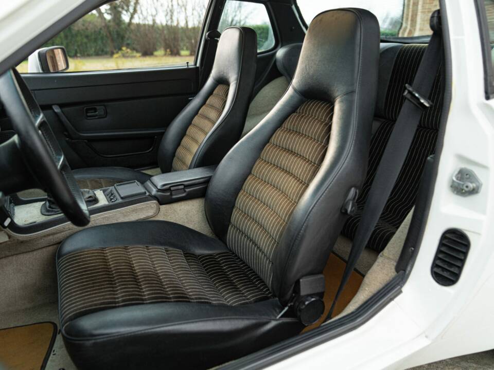 Bild 27/50 von Porsche 944 (1985)