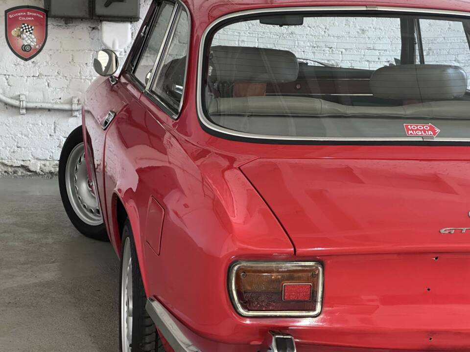 Bild 58/63 von Alfa Romeo Giulia 1300 GT Junior (1973)