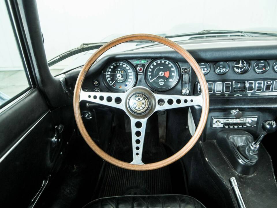 Image 5/47 de Jaguar E-Type (1969)