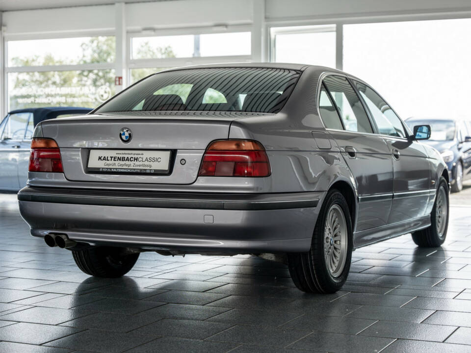 Image 2/21 de BMW 528i (1996)