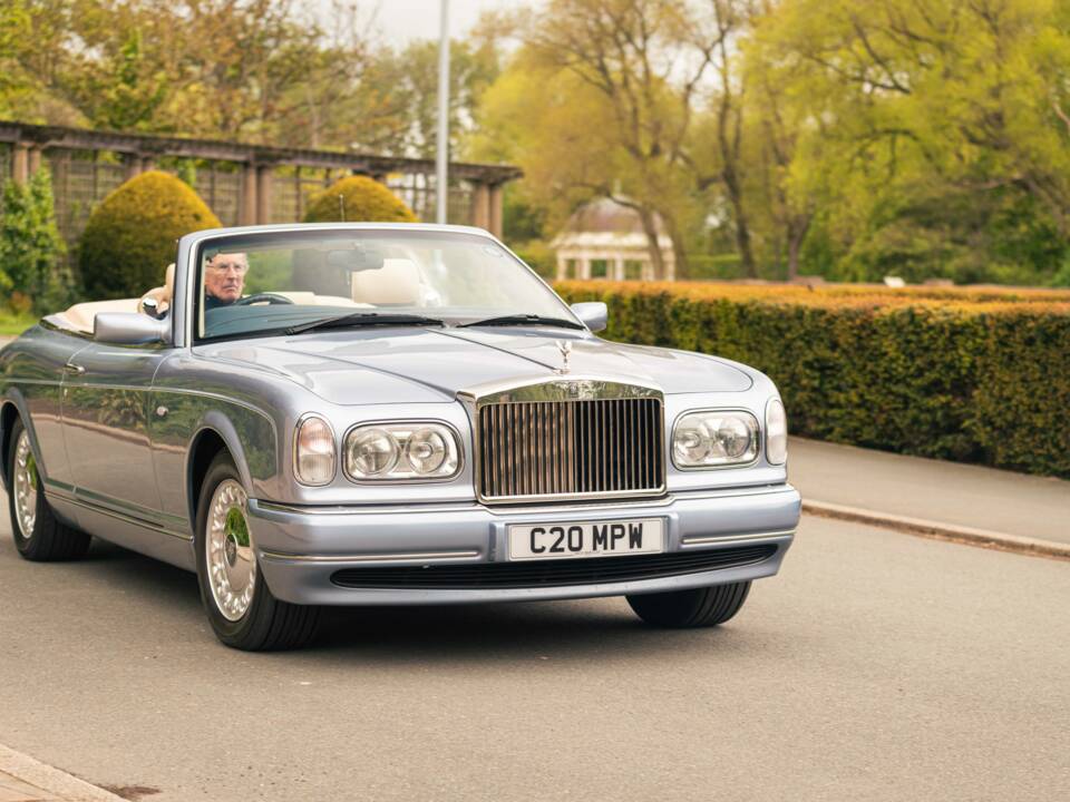 Immagine 8/38 di Rolls-Royce Corniche V (2001)