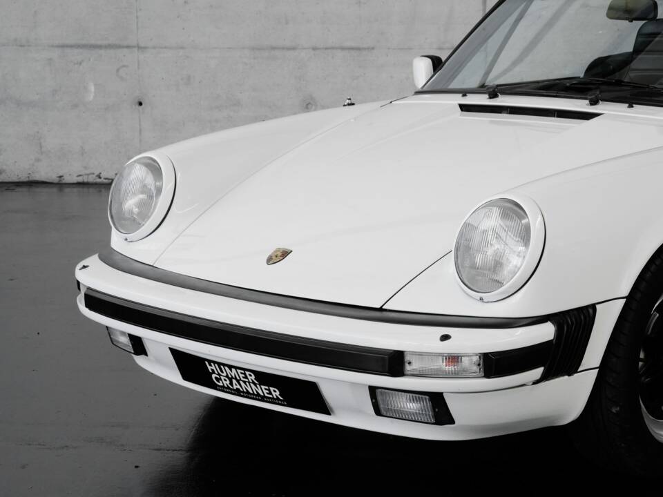 Image 41/46 de Porsche 911 Carrera 3.2 (1984)