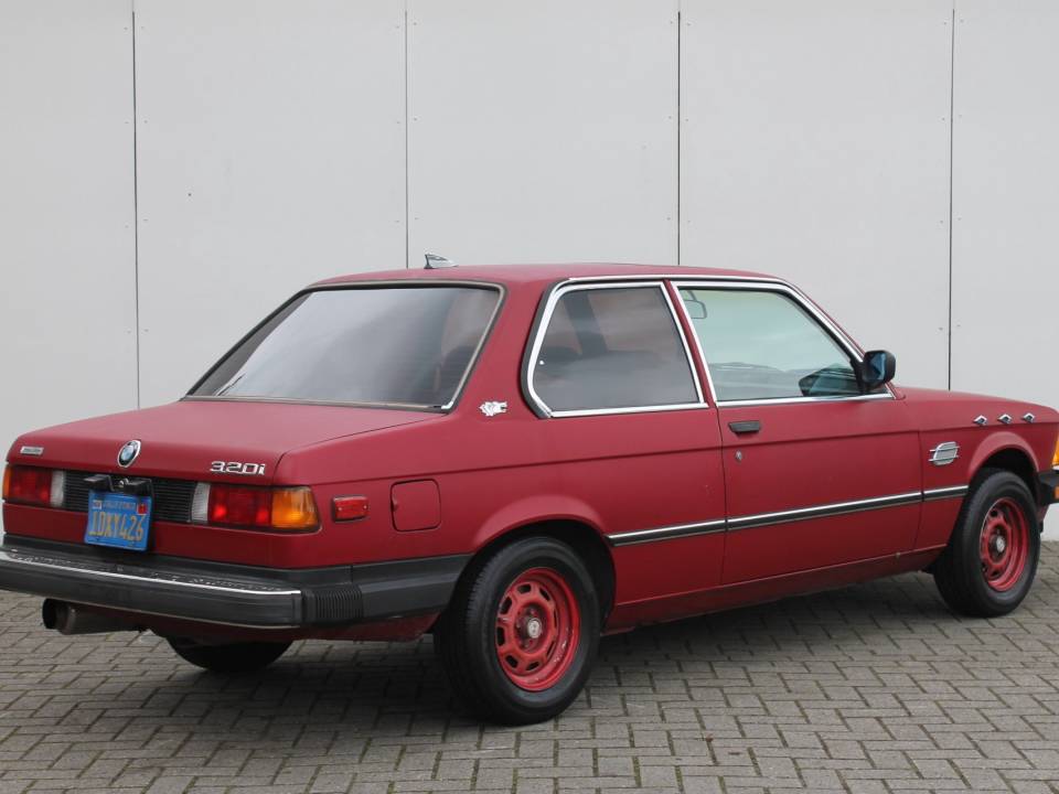 Bild 17/30 von BMW 320i (1982)